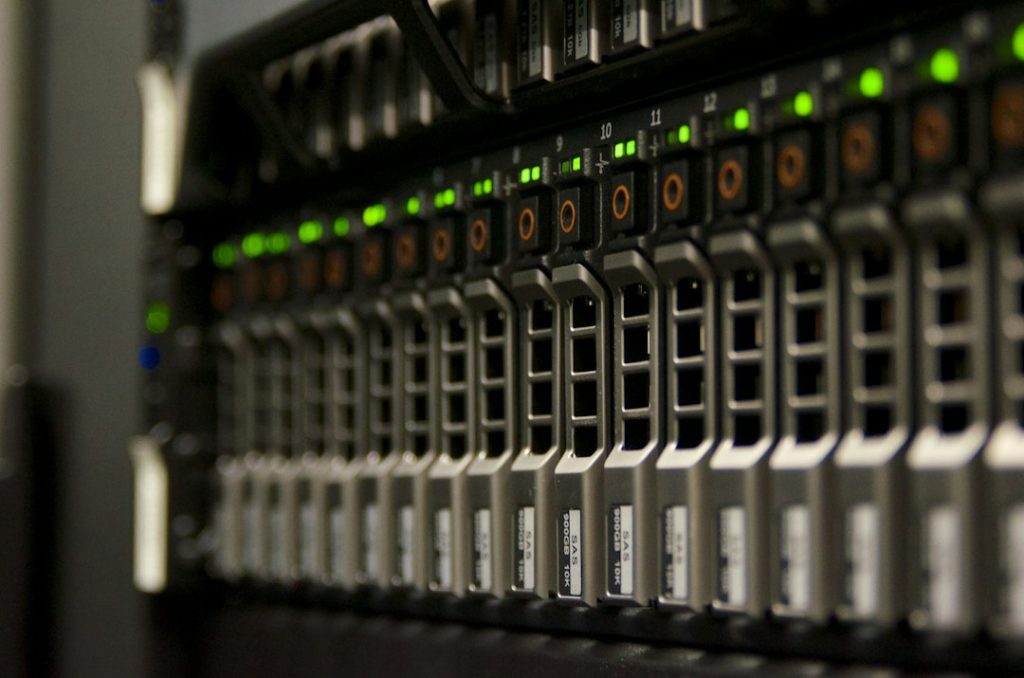 Rack de servidores en un centro de datos